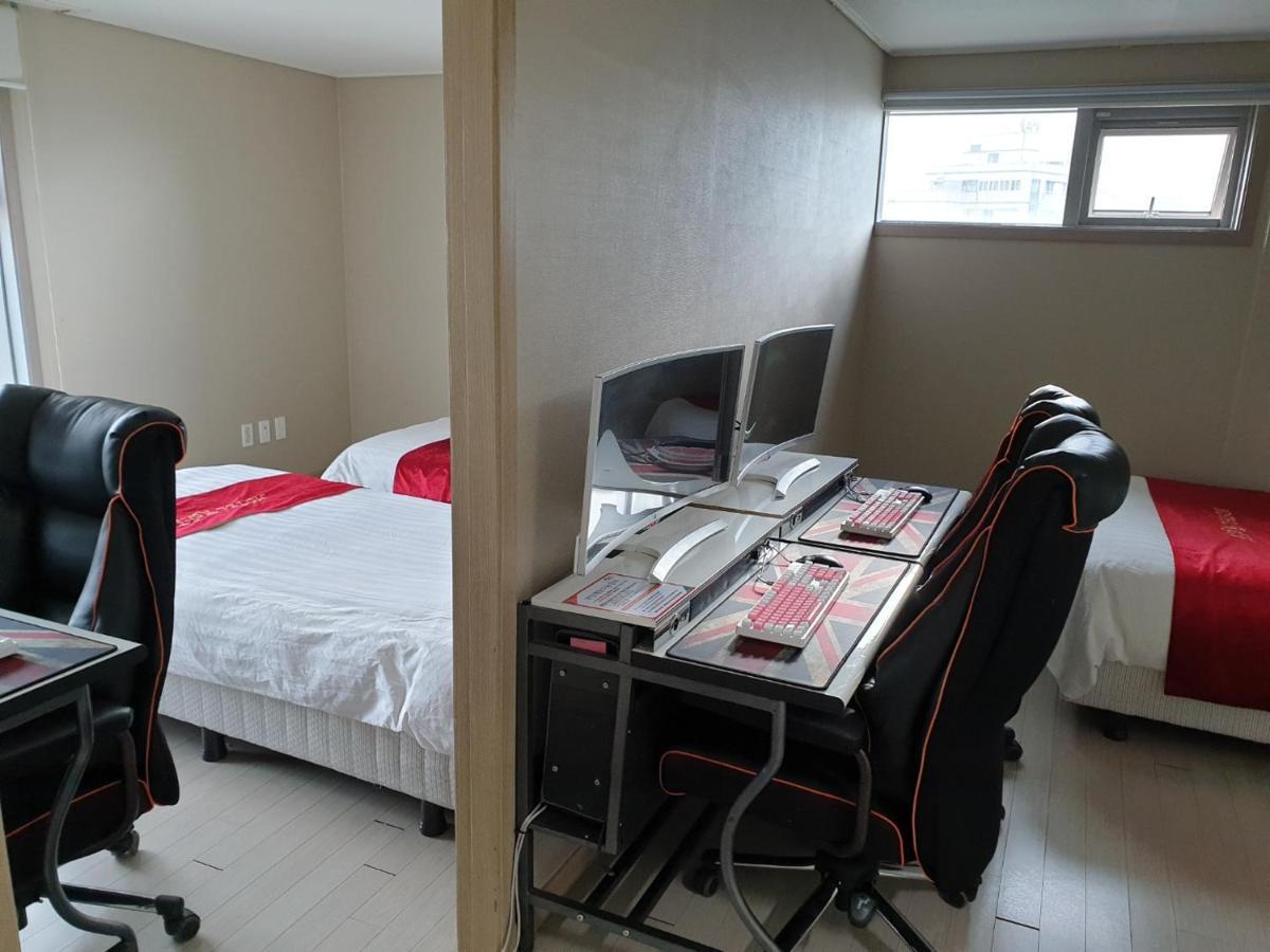 Joy Hotel Jeju Buitenkant foto