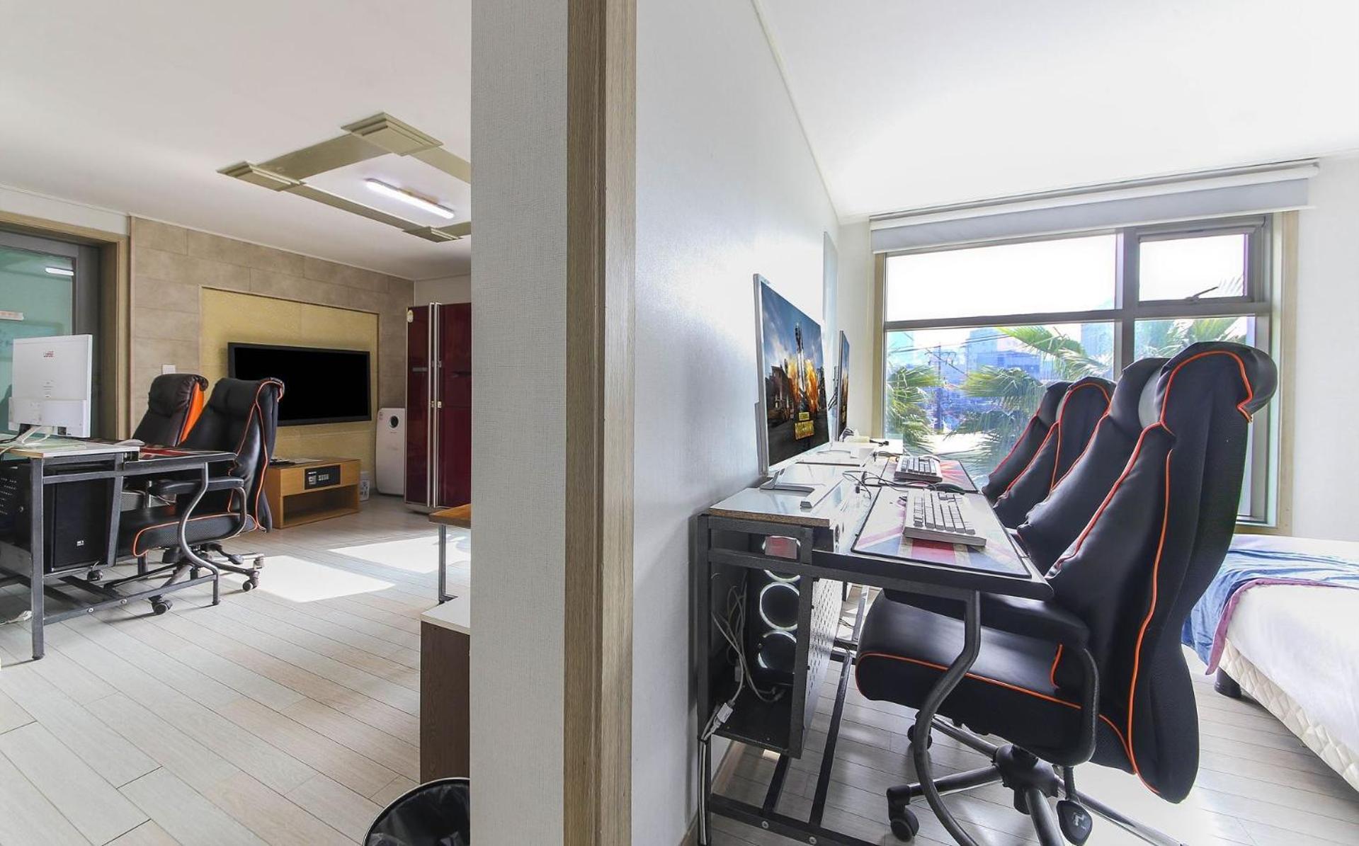 Joy Hotel Jeju Buitenkant foto