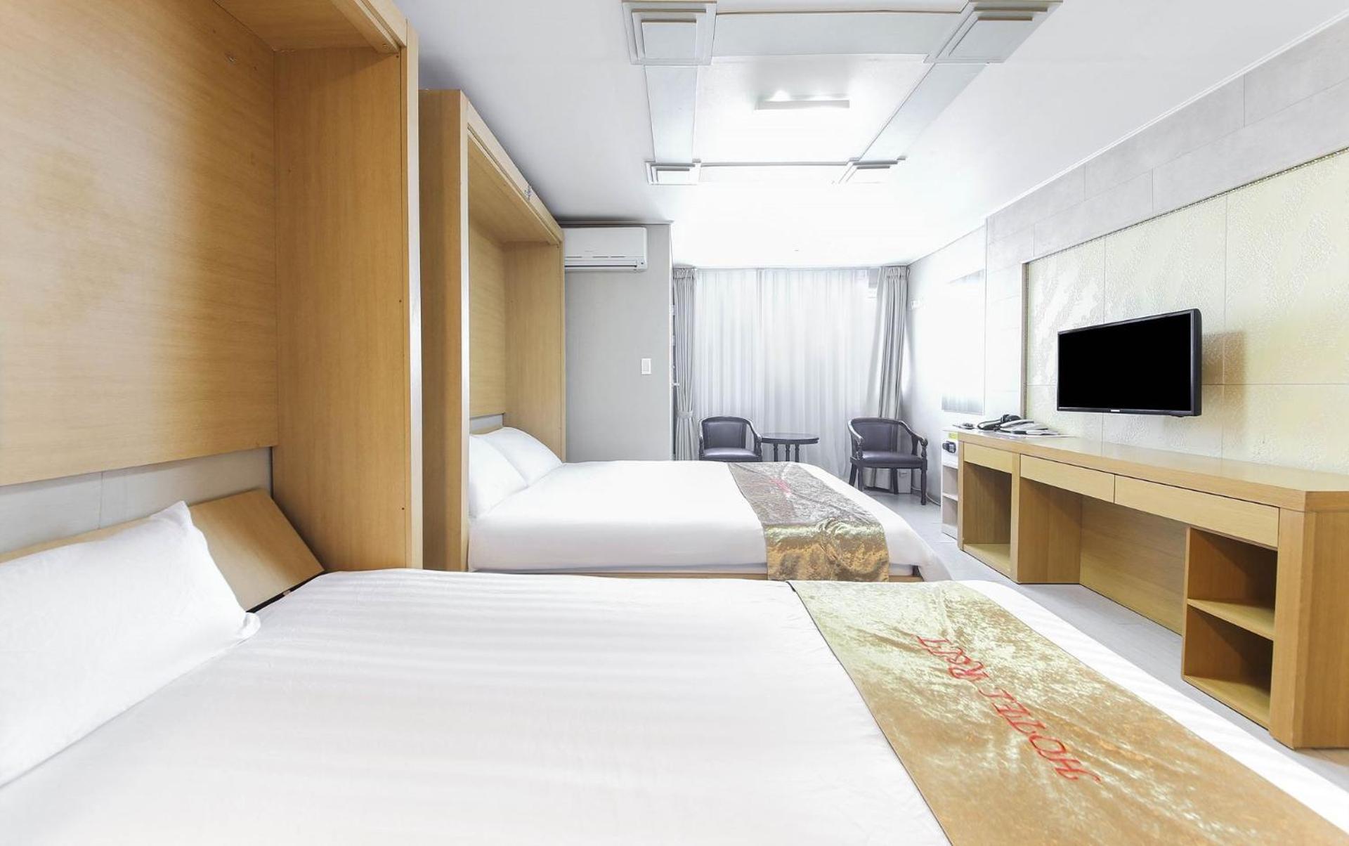 Joy Hotel Jeju Buitenkant foto
