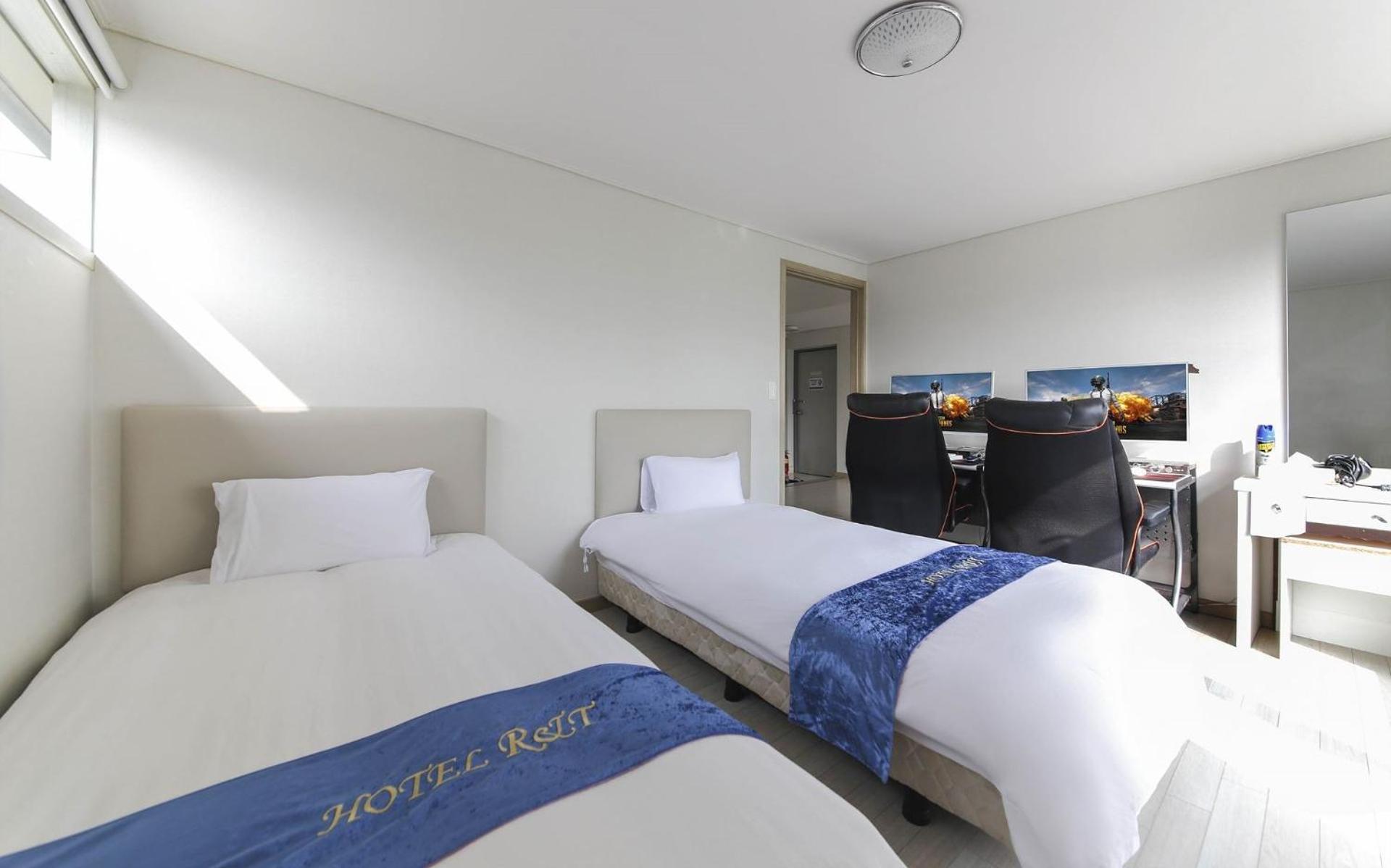 Joy Hotel Jeju Buitenkant foto